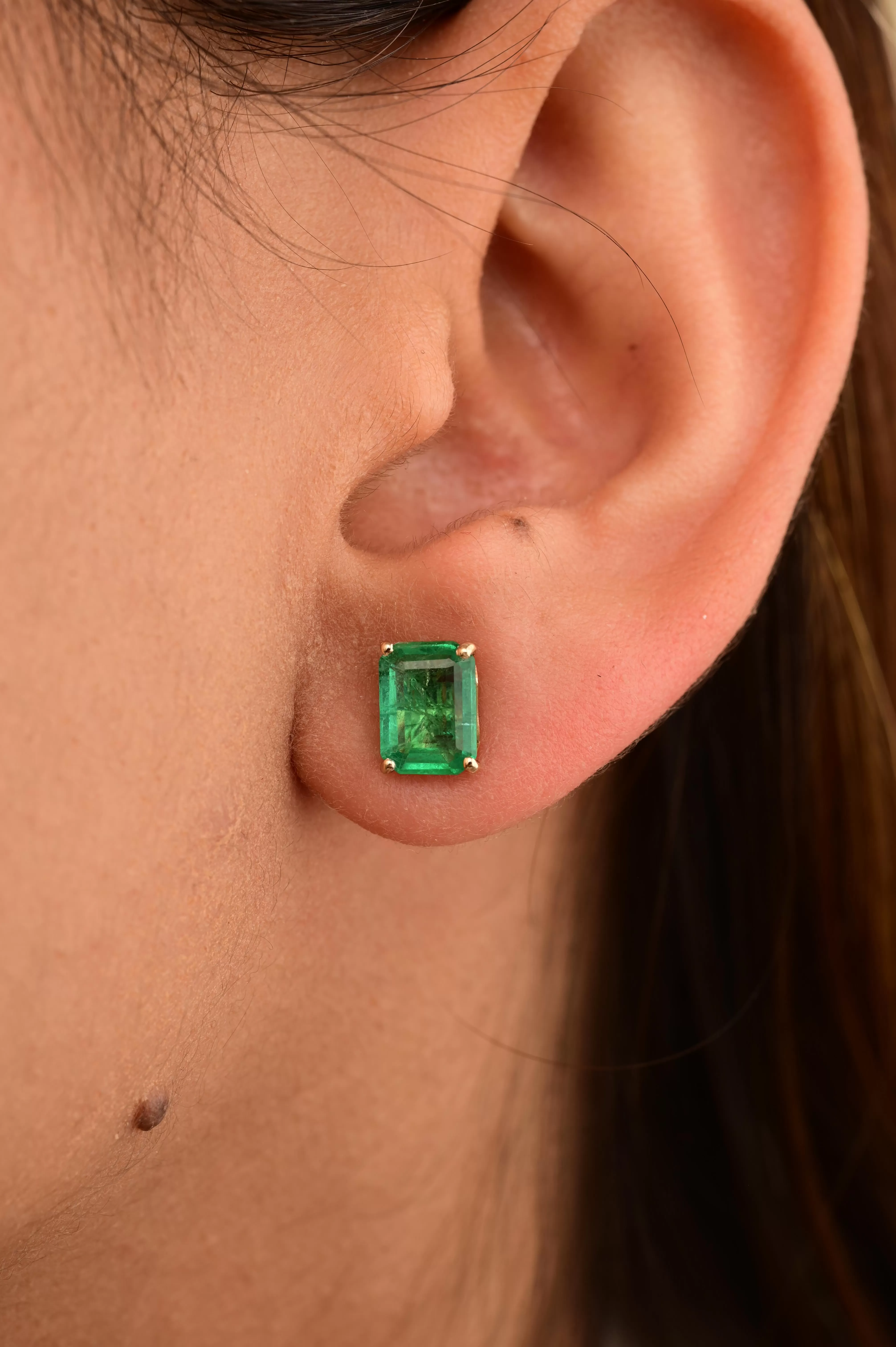 18K Solid Gold Emerald Gemstone Stud