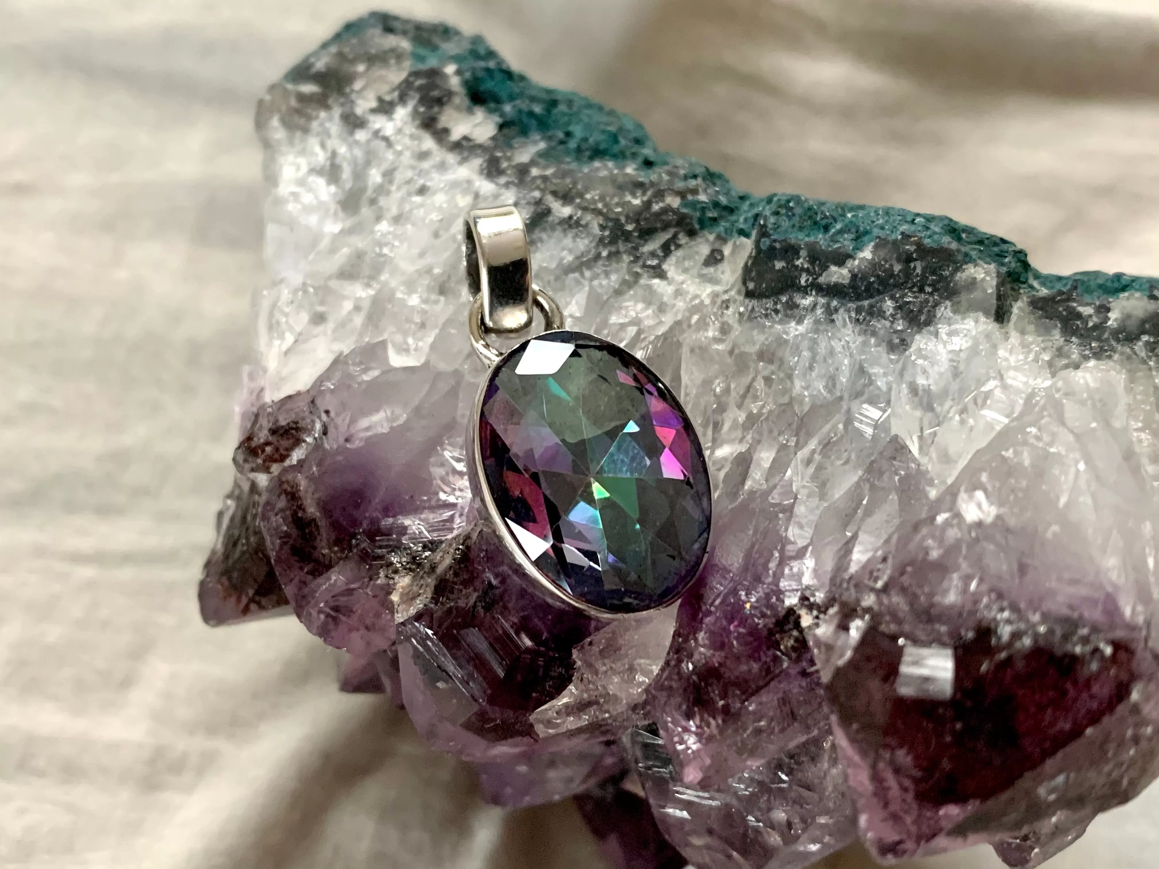 Mystic Topaz Akoni Pendant - Reg. Oval