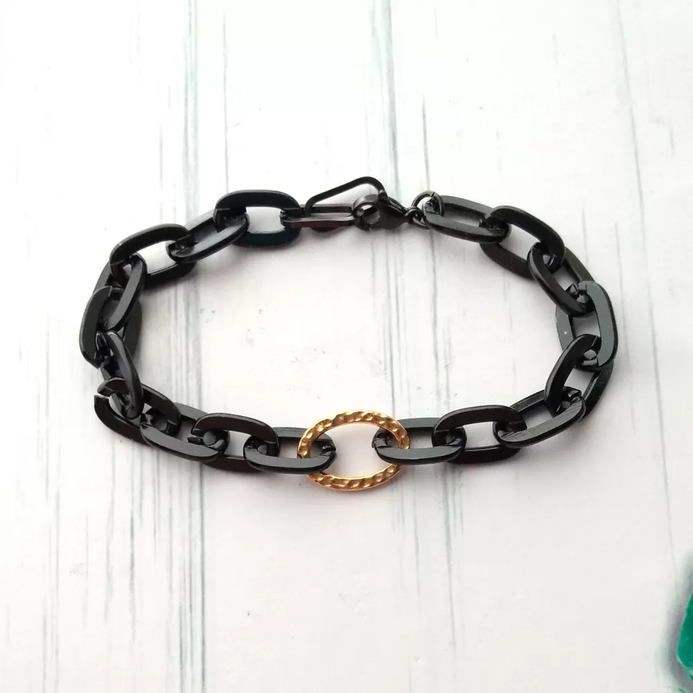 Noir Hammered Oval Paperclip Bracelet