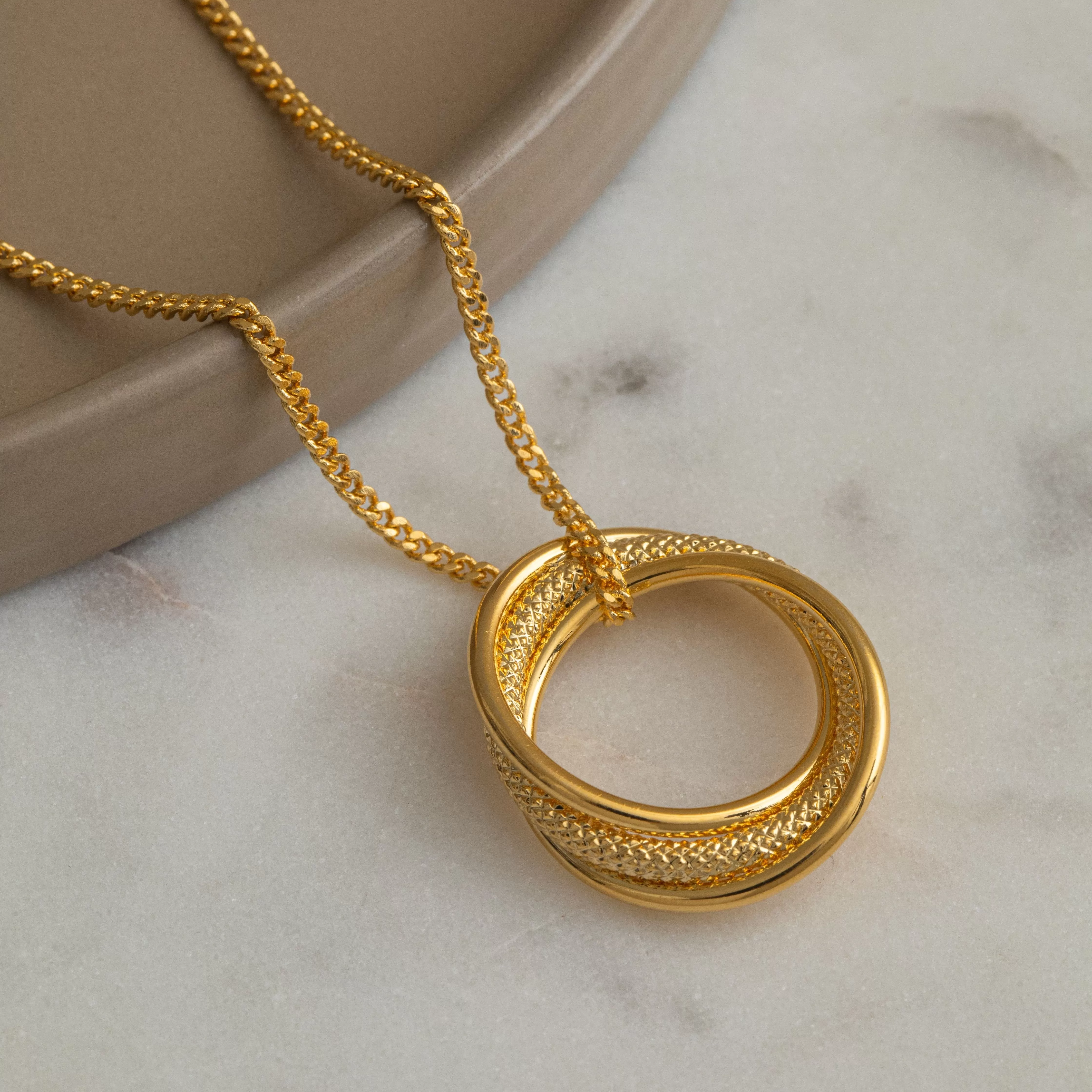 Textured Interlocking Open Circle Necklace